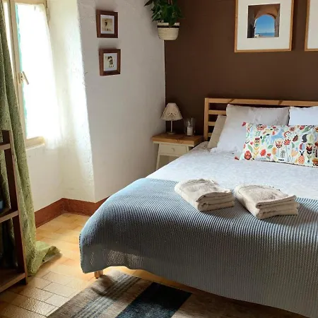 Escape To Tranquility In Tiny Woodland House Appartement Moano